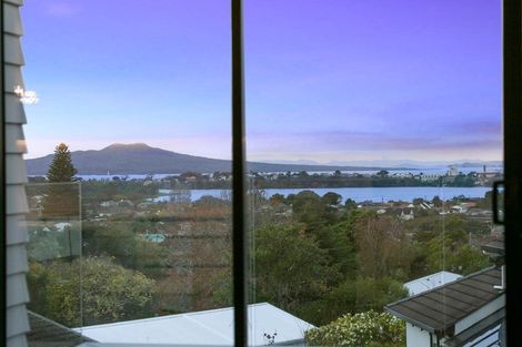 Photo of property in 40d Belmont Terrace, Milford, Auckland, 0620