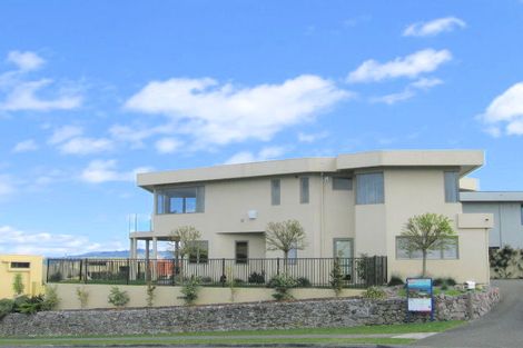 Photo of property in 2/72 Harvey Street, Waipahihi, Taupo, 3330