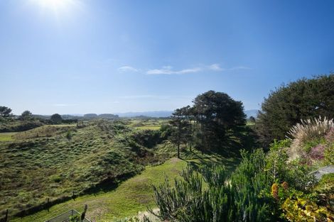 Photo of property in 17 Uxbridge Terrace, Waikawa Beach, Levin, 5573