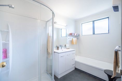 Photo of property in 1 Richmond Avenue, Takaro, Palmerston North, 4410