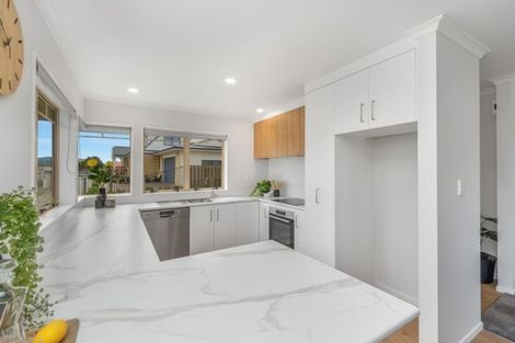 Photo of property in 18 Mews Place, Forest Lake, Hamilton, 3200