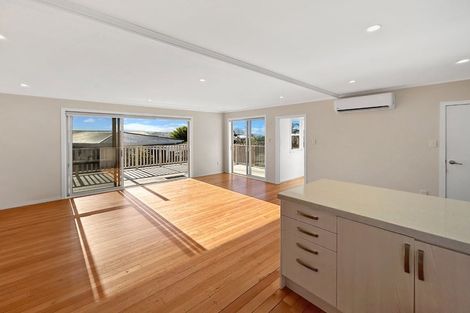 Photo of property in 832 Whangaparaoa Road, Manly, Whangaparaoa, 0930