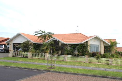 Photo of property in 1 Keswick Close, Northpark, Auckland, 2013