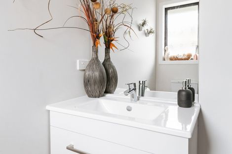 Photo of property in 30 Richardson Road, Omokoroa, 3114