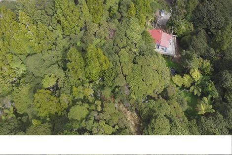 Photo of property in 112 Piha Road, Piha, 0772