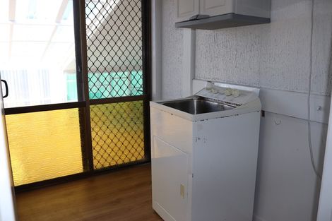 Photo of property in 10 Ingleby Place, Kelston, Auckland, 0602