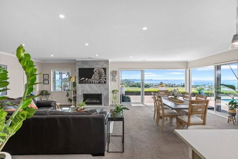 Photo of property in 15 Woodridge Drive, Stanmore Bay, Whangaparaoa, 0932