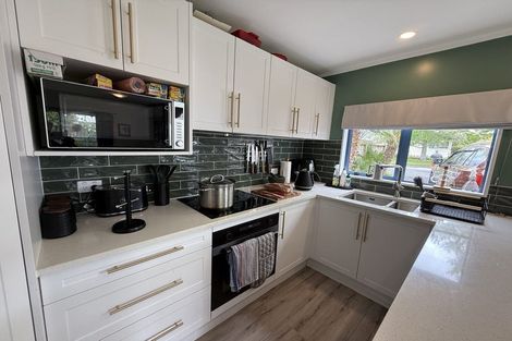 Photo of property in 2 Parma Place, Henderson, Auckland, 0612