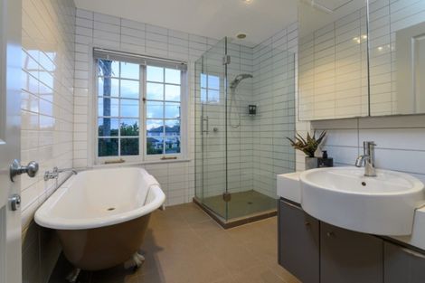 Photo of property in 256 Lake Road, Hauraki, Auckland, 0622