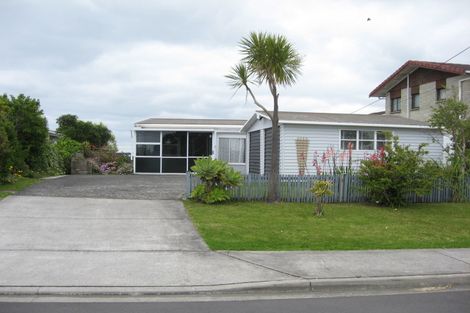 Photo of property in 97 Roberts Road, Matakatia, Whangaparaoa, 0930