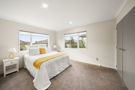Photo of property in 16 Twin Parks Rise, Papakura, 2110