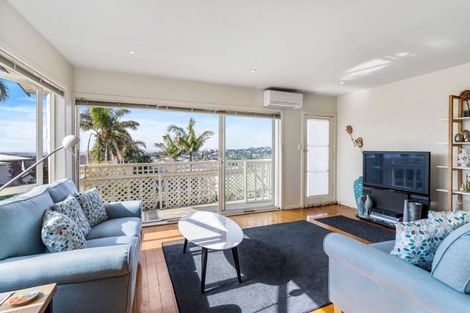 Photo of property in 1/349 Glenfield Road, Glenfield, Auckland, 0629