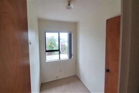 Photo of property in 12 Tetrarch Place, Totara Vale, Auckland, 0629