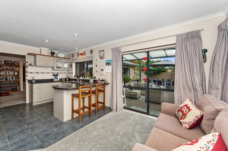 Photo of property in 69 Waiwherowhero Drive, St Andrews, Hamilton, 3200