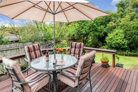 Photo of property in 15 La Perouse Street, Botany Downs, Auckland, 2010