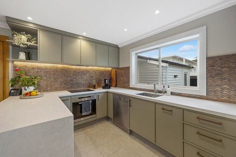 Photo of property in 75 Brougham Street, New Plymouth, 4310