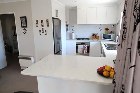Photo of property in 36 Gillett Place, Botany Downs, Auckland, 2014