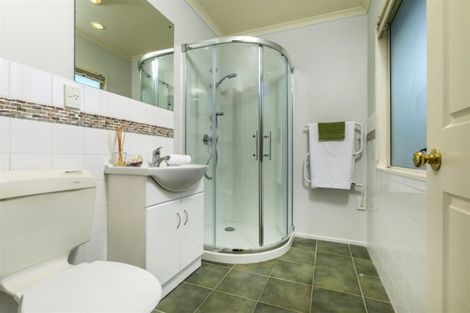 Photo of property in 18 Graven Court, Henderson, Auckland, 0612