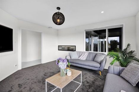 Photo of property in 4 Vardon Way, Waiwhakaiho, New Plymouth, 4312