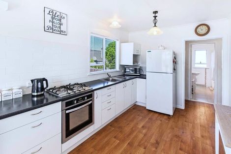 Photo of property in 3 Omori Place, Castlecliff, Whanganui, 4501