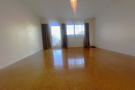 Photo of property in 4/318 Te Atatu Road, Te Atatu South, Auckland, 0610