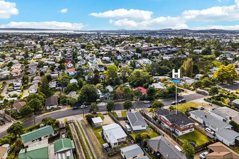 Photo of property in 99 Sunnyside Road, Sunnyvale, Auckland, 0612