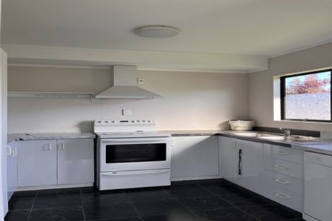 Photo of property in 1 Loughanure Place, Massey, Auckland, 0614