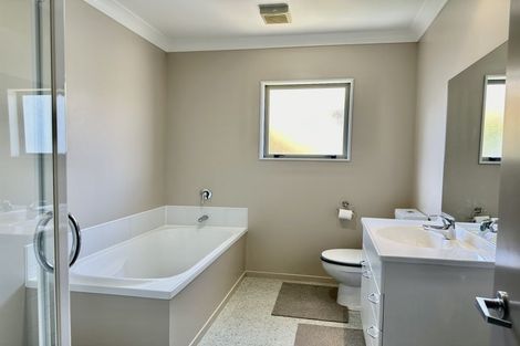 Photo of property in 20a Gifford Grove, Churton Park, Wellington, 6037