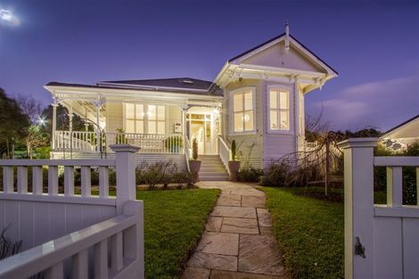 Photo of property in 6 Eastvale Close, Greenhithe, Auckland, 0632