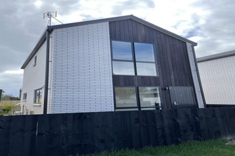 Photo of property in 1/12 Enderby Drive, Te Atatu Peninsula, Auckland, 0610