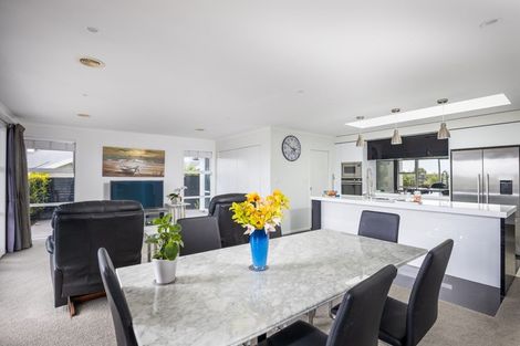 Photo of property in 1 Oakmont Crescent, Waiwhakaiho, New Plymouth, 4312