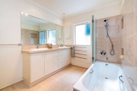 Photo of property in 6 Roslyn Road, Bluff Hill, Napier, 4110