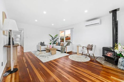 Photo of property in 2 Lowtherhurst Road, Massey, Auckland, 0614