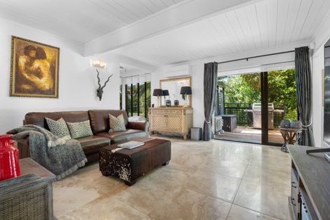 Photo of property in 19 Atarua Gardens, Waiatarua, Auckland, 0604
