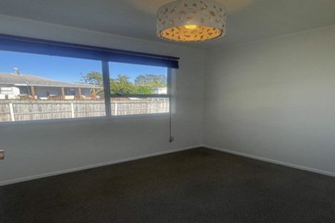 Photo of property in 42 Claverdon Drive, Massey, Auckland, 0614