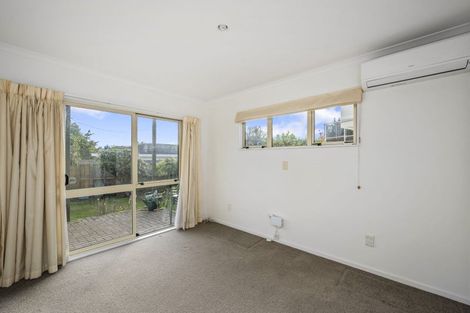 Photo of property in 2 Pipi Street, Two Mile Bay, Taupo, 3330