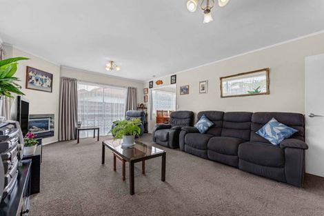 Photo of property in 5 Kirrama Place, Conifer Grove, Takanini, 2112