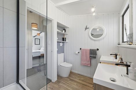 Photo of property in 6 Vela Place, Clarks Beach, 2122