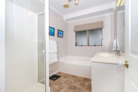 Photo of property in 10 Westminster Gardens, Unsworth Heights, Auckland, 0632