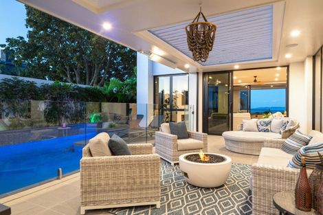 Photo of property in 90 Marine Parade, Mellons Bay, Auckland, 2014