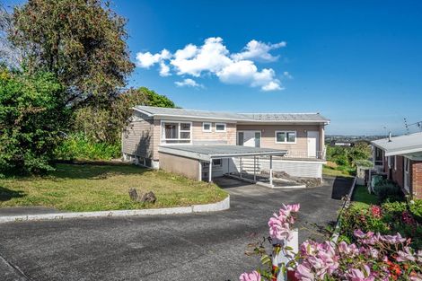 Photo of property in 105 Bradbury Road, Botany Downs, Auckland, 2010