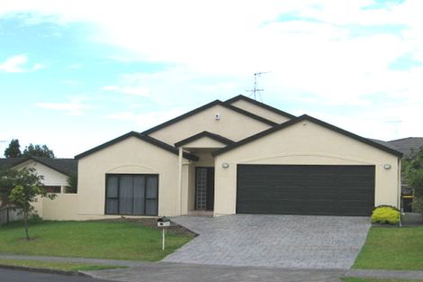 Photo of property in 15 Rosetti Rise, West Harbour, Auckland, 0618