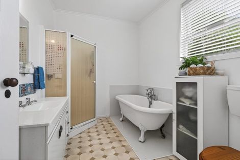 Photo of property in 32 Franklin Road, Paparoa, 0571