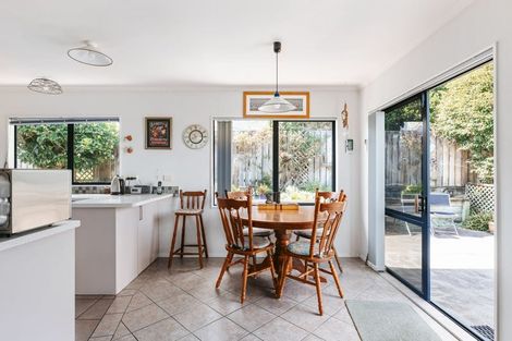 Photo of property in 16 Margaret Drive, Omokoroa, 3114