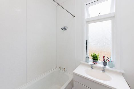 Photo of property in 77 Hillcrest Drive, Kelvin Grove, Palmerston North, 4414