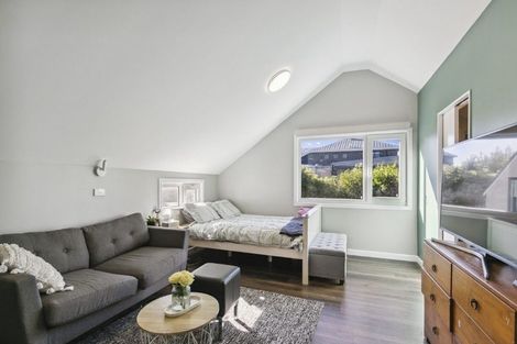 Photo of property in 2b Paratu Way, Strathmore Park, Wellington, 6022