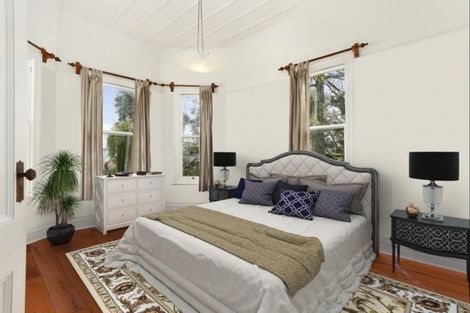 Photo of property in 12 Waterview Road, Stanley Point, Auckland, 0624