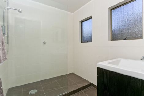 Photo of property in 1/26 County Road, Torbay, Auckland, 0630