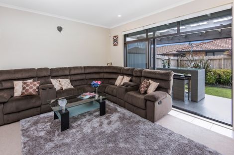 Photo of property in 12 Derg Place, East Tamaki, Auckland, 2013