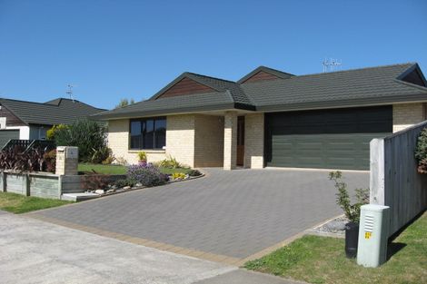 Photo of property in 32 Hadleigh Court, Paraparaumu, 5032
